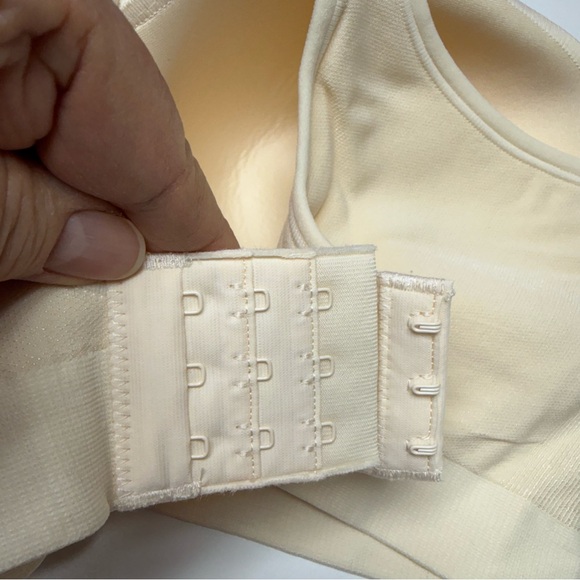 Seamless Black and Cream Bralette Set - Picture 8 of 16